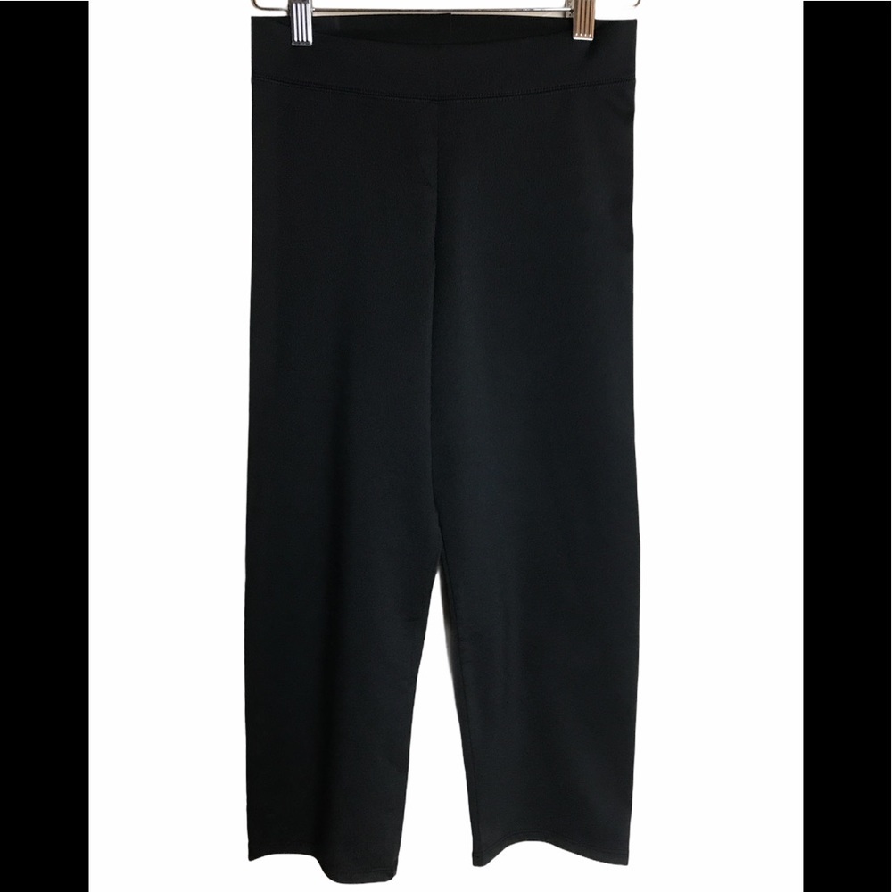 MOTION WEAR Adult Medium Black Capri Leggings